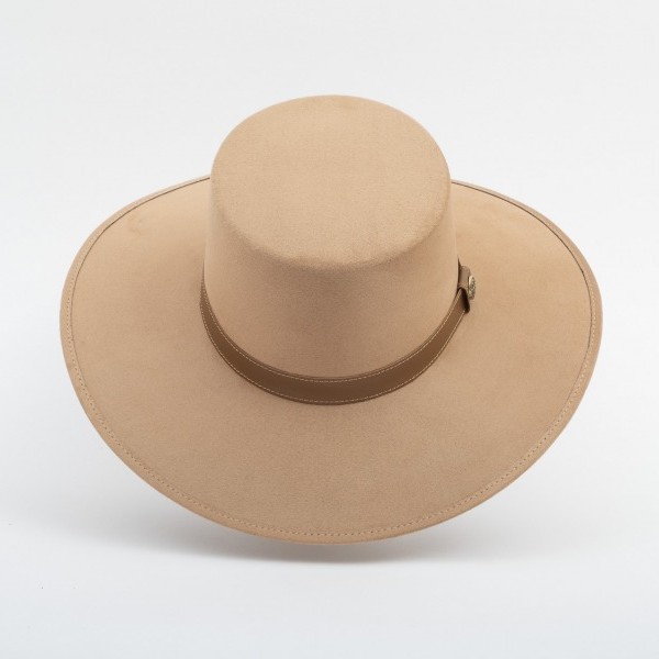 Sombrero de ala ancha color beige 