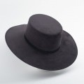 Sombrero de ala ancha color negro  