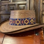 Sombrero Veracruz realizado en palma tostada trenzada a mano y cintilla tejida rombos