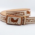 Cinturón artesano de piel con Gallo bordado en hilo de cáñamo y hebilla cuadrada 